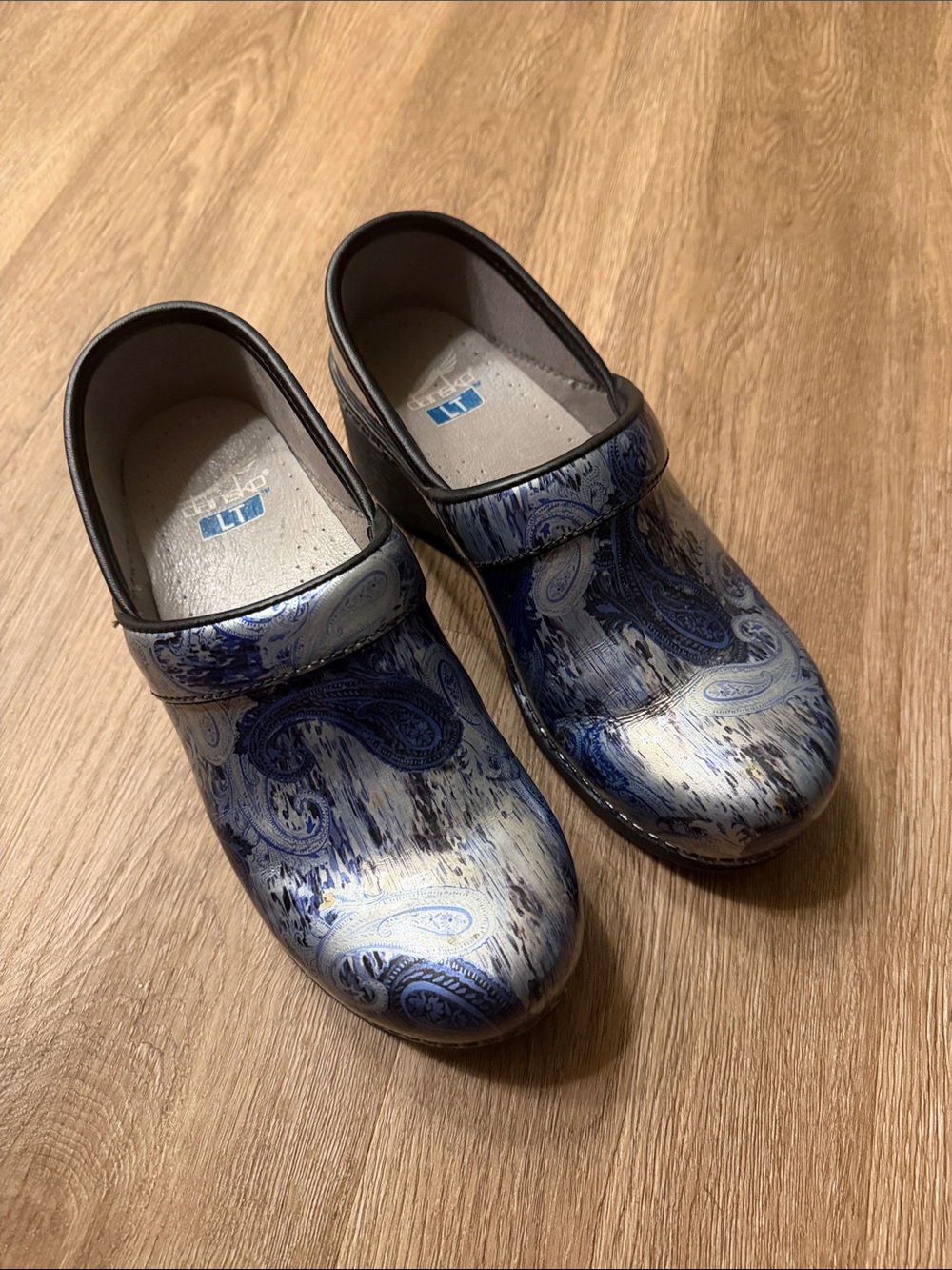 Dansko Professional Clogs LT Blue Metallic Paisley Patent Leather Size 37